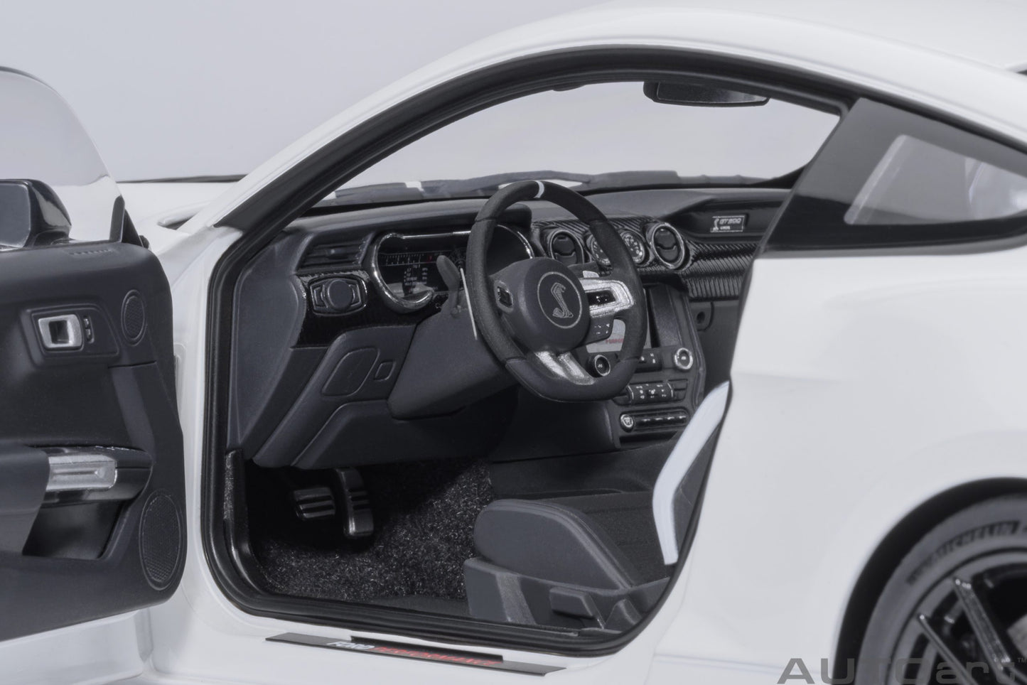 Macheta auto Ford Mustang Shelby GT500 (Oxford White) 1:18 AutoArt