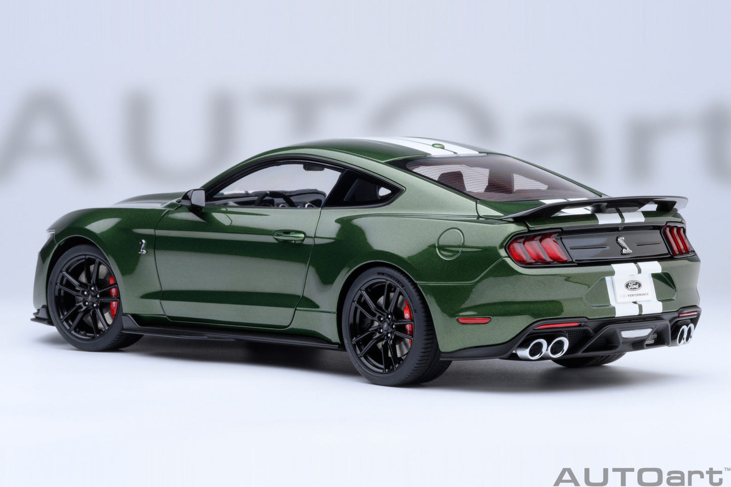 Model car Ford Mustang Shelby GT500 (Eruption Green) 1:18 AutoArt