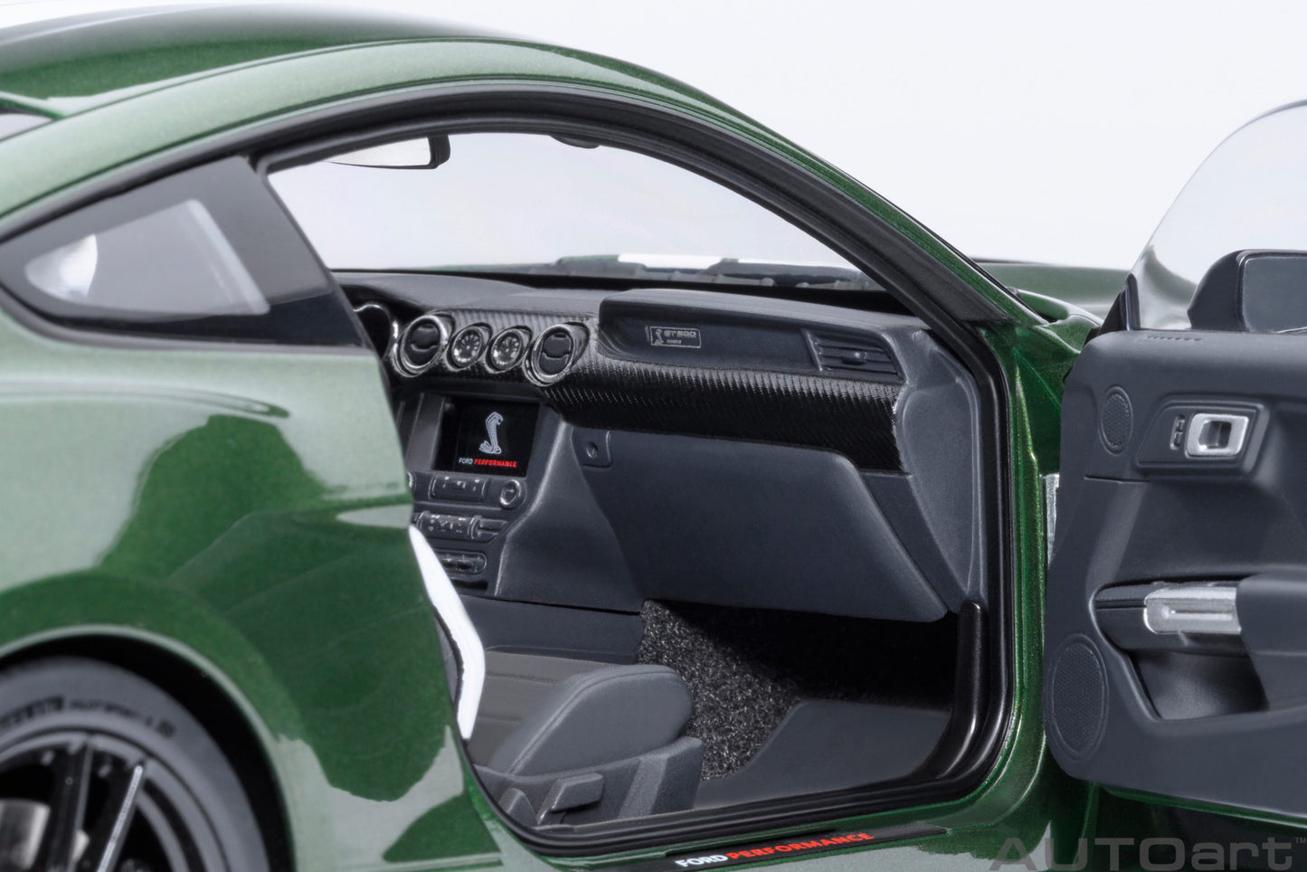 Model car Ford Mustang Shelby GT500 (Eruption Green) 1:18 AutoArt