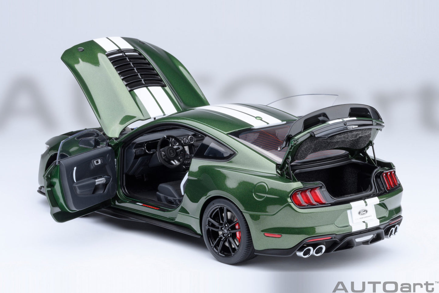 Model car Ford Mustang Shelby GT500 (Eruption Green) 1:18 AutoArt