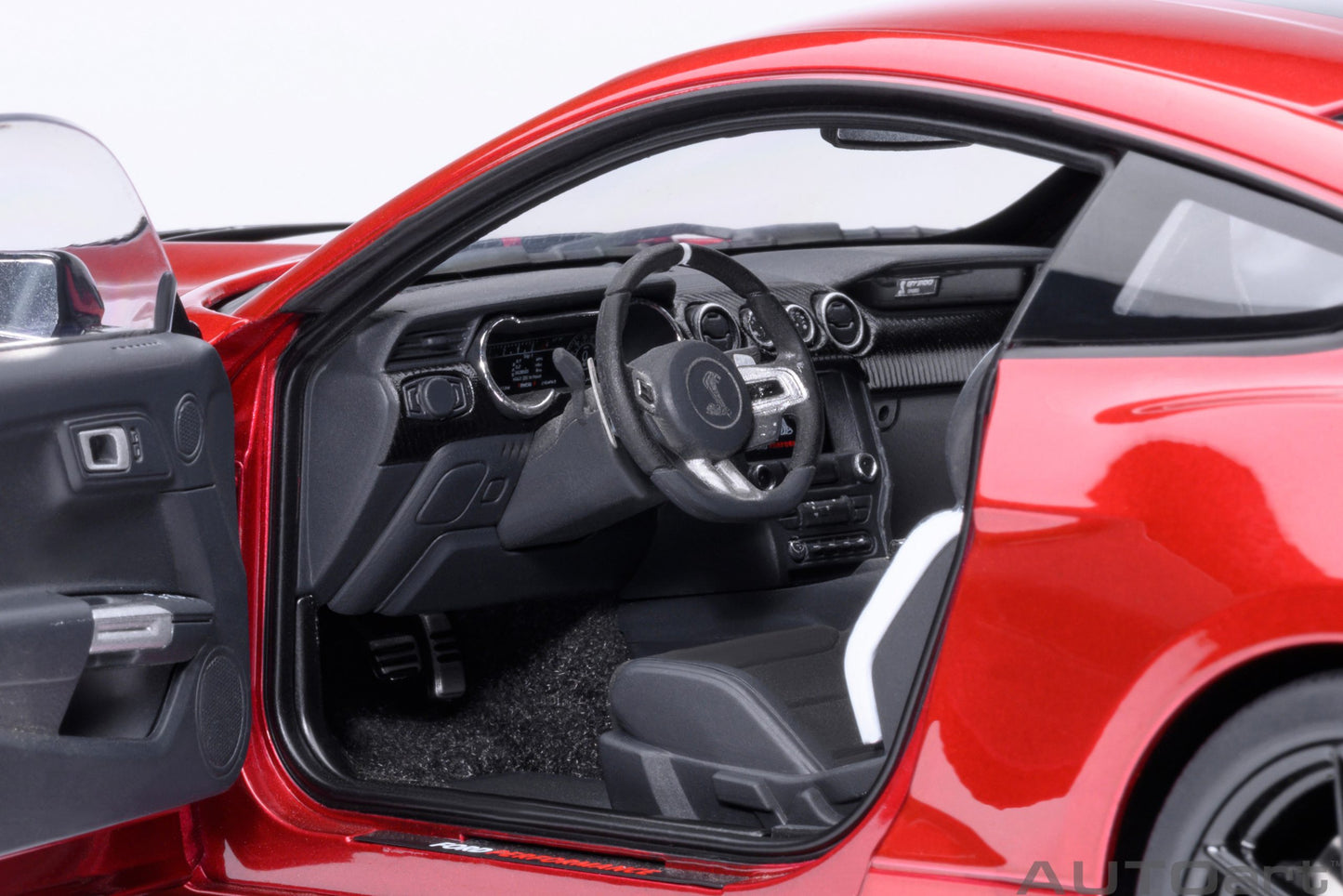 Model car Ford Mustang Shelby GT500 (Rapid Red) 1:18 AutoArt