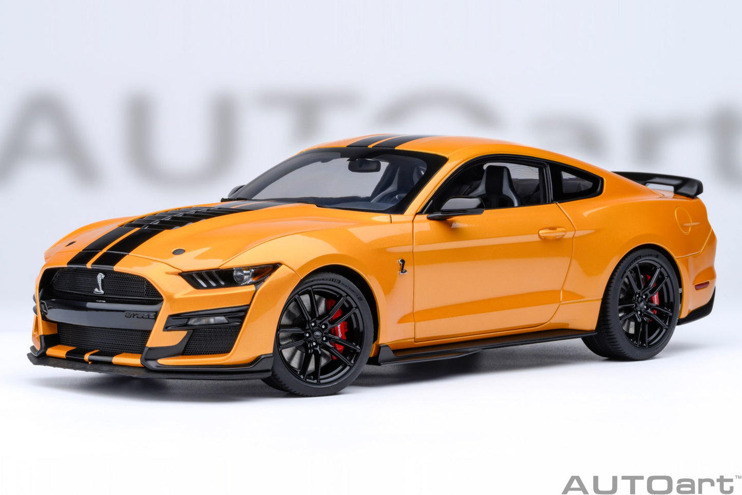 Model car Ford Mustang Shelby GT500 (Cyber ​​Orange) 1:18 AutoArt