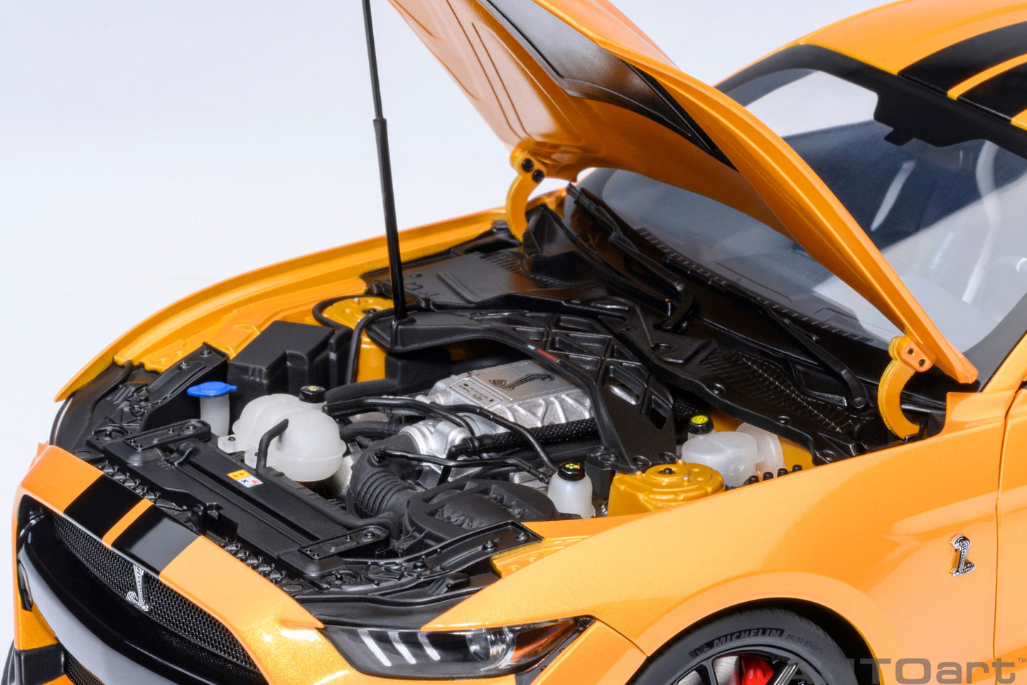 Model car Ford Mustang Shelby GT500 (Cyber ​​Orange) 1:18 AutoArt