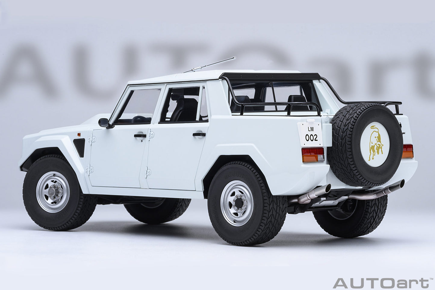 * Precomanda Macheta auto Lamborghini LM002 (Bianco Polo Park) 1:18 AutoArt