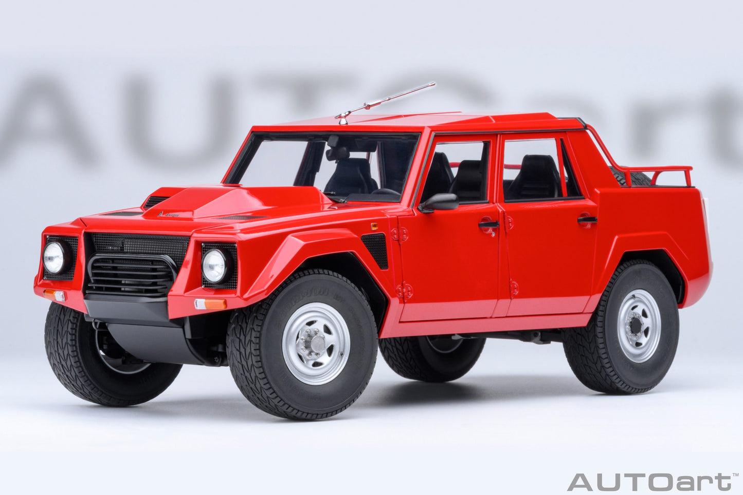 * Precomanda Macheta auto Lamborghini LM002 (Rosso Siviglia) 1:18 AutoArt