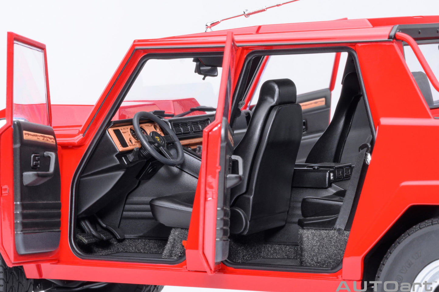 * Precomanda Macheta auto Lamborghini LM002 (Rosso Siviglia) 1:18 AutoArt
