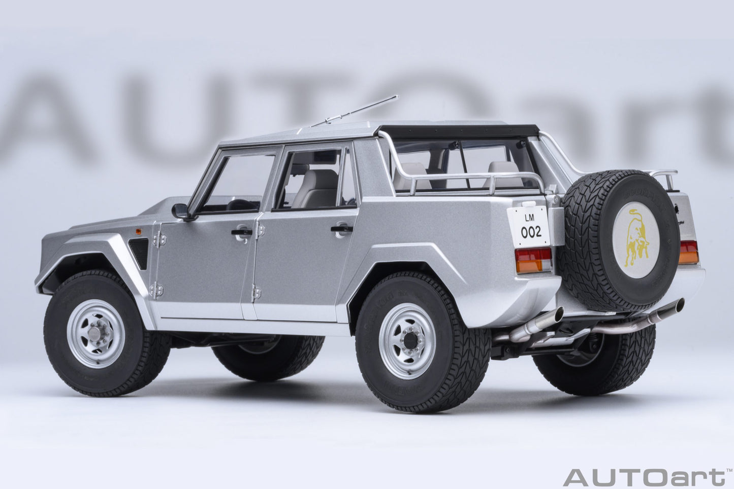 * Precomanda Macheta auto Lamborghini LM002 (Argento) 1:18 AutoArt