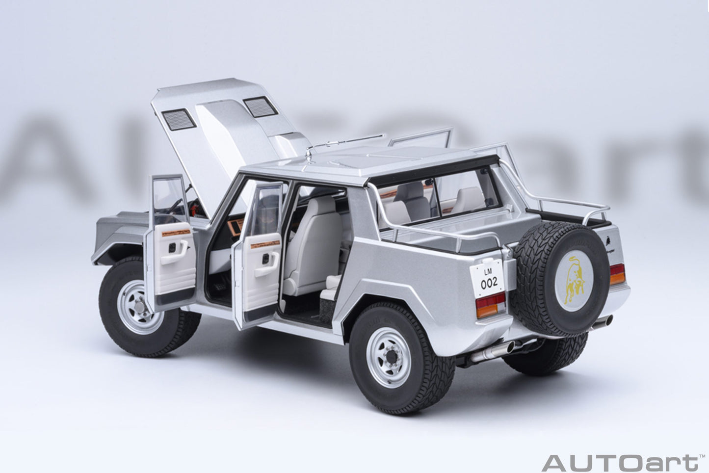 * Precomanda Macheta auto Lamborghini LM002 (Argento) 1:18 AutoArt