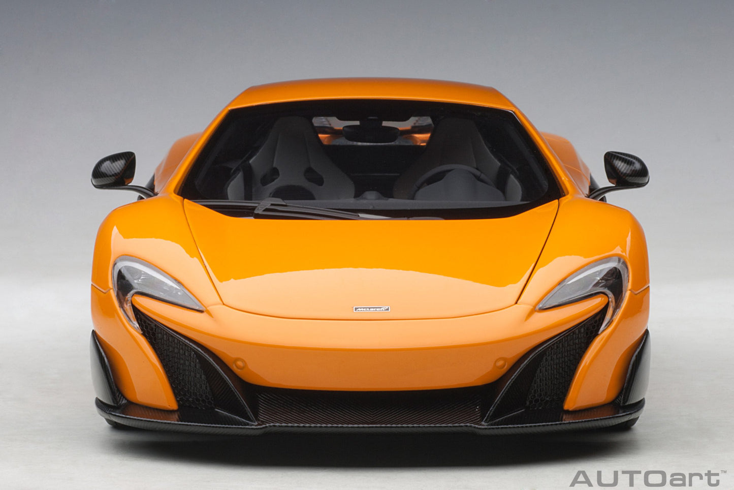 Macheta auto McLaren 675LT (2016) 1:18 AutoArt