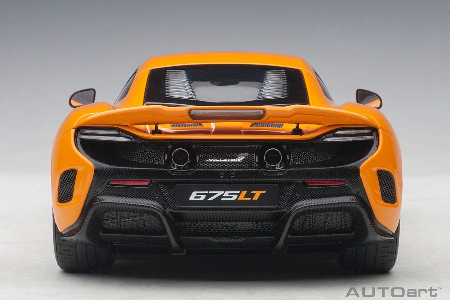 Macheta auto McLaren 675LT (2016) 1:18 AutoArt