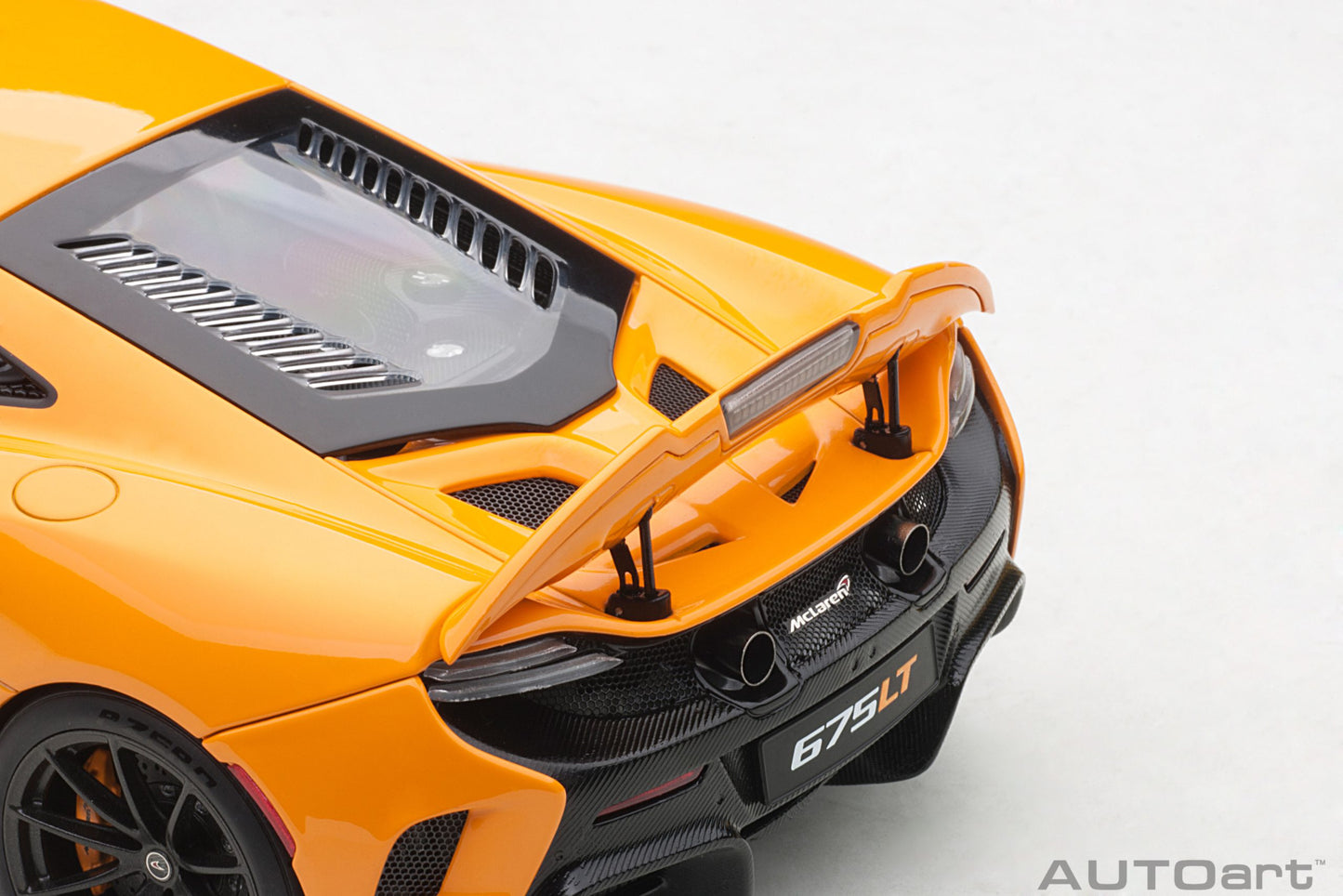 Macheta auto McLaren 675LT (2016) 1:18 AutoArt