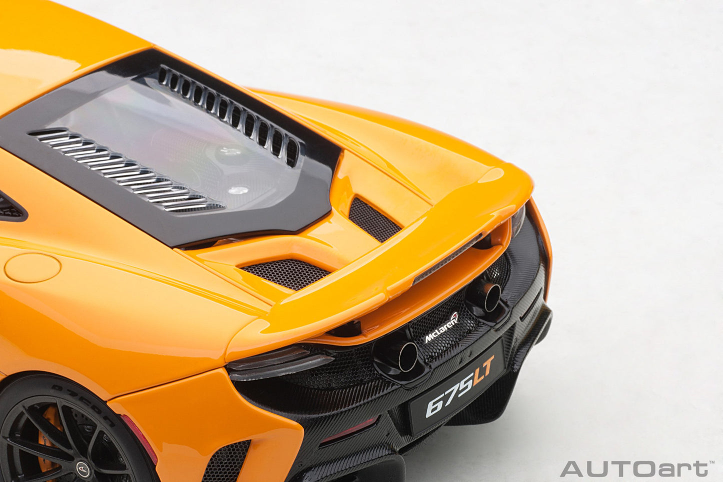 Macheta auto McLaren 675LT (2016) 1:18 AutoArt