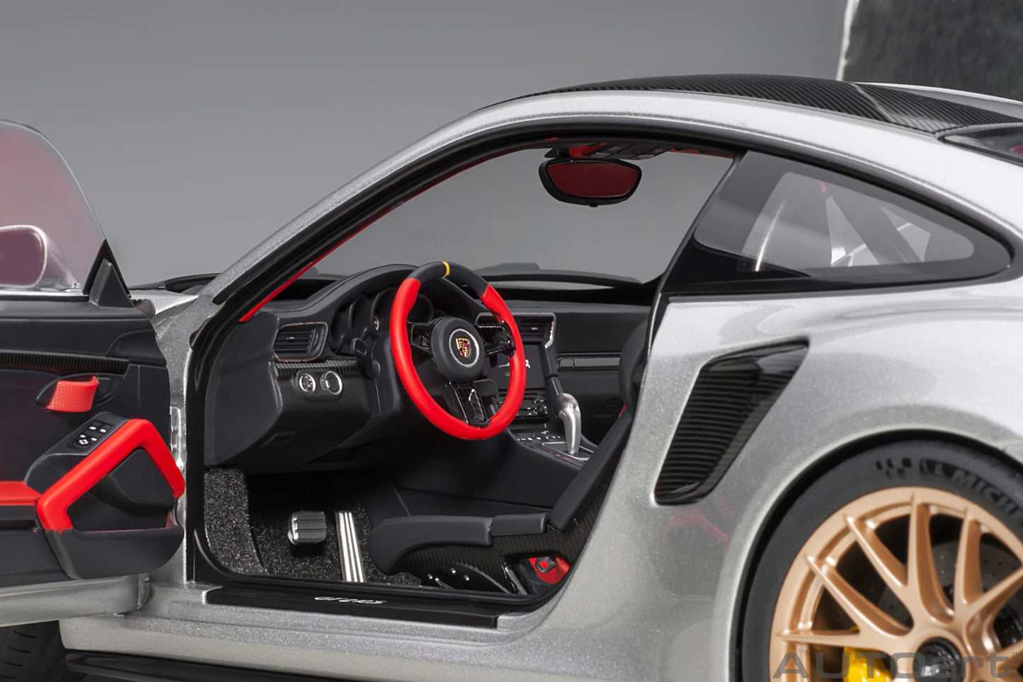 Macheta auto Porsche 911 (991.2) GT2RS Weissach Package (2017) 1:18 AutoArt