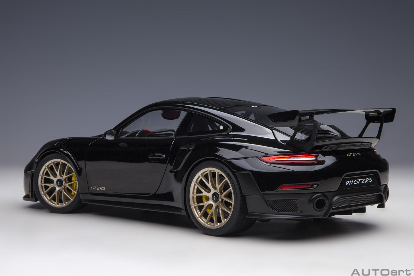 Macheta auto Porsche 911 (991.2) GT2RS Weissach Package (2017) 1:18 AutoArt