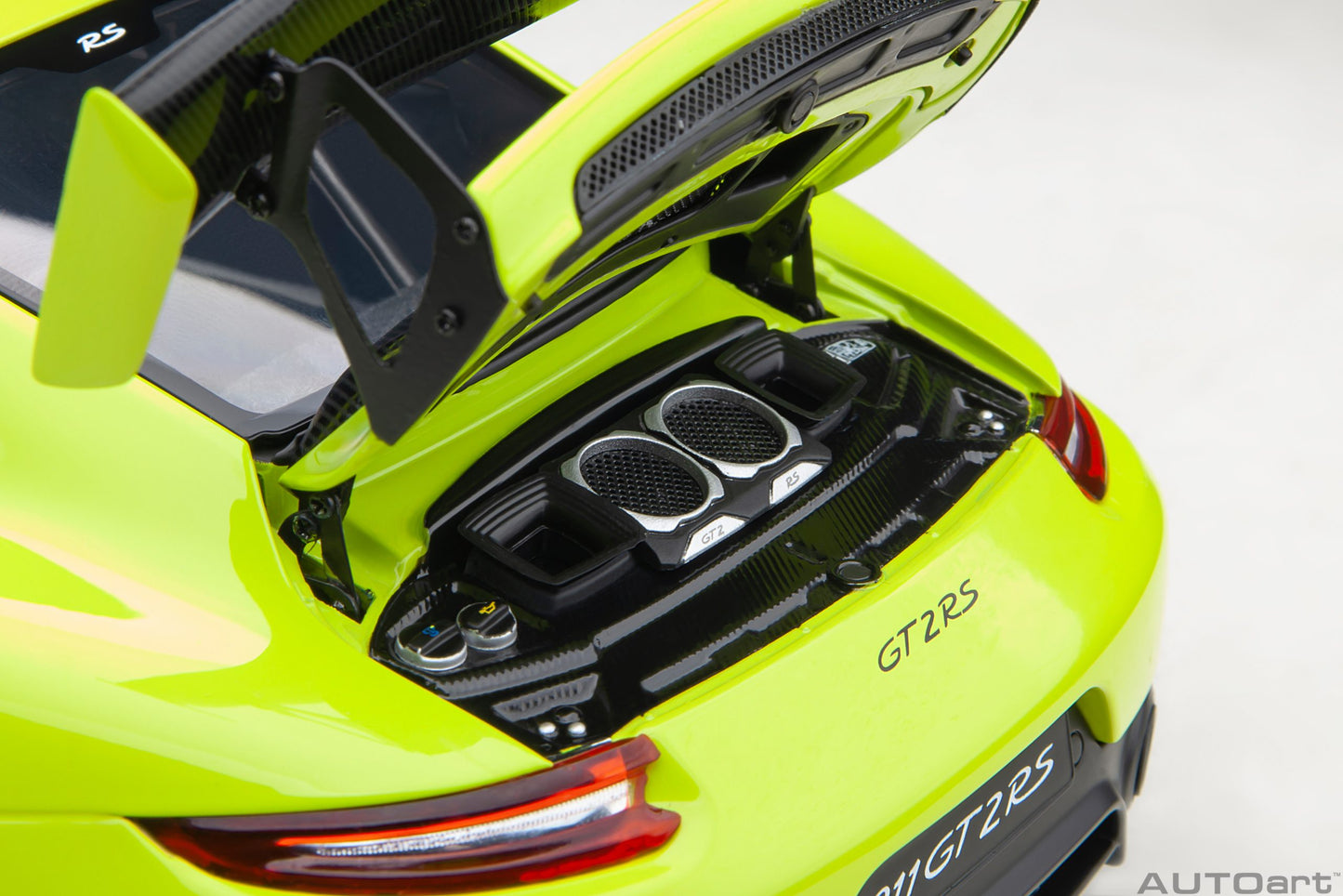 Macheta auto Porsche 911 (991.2) GT2RS Weissach Package (2017) 1:18 AutoArt