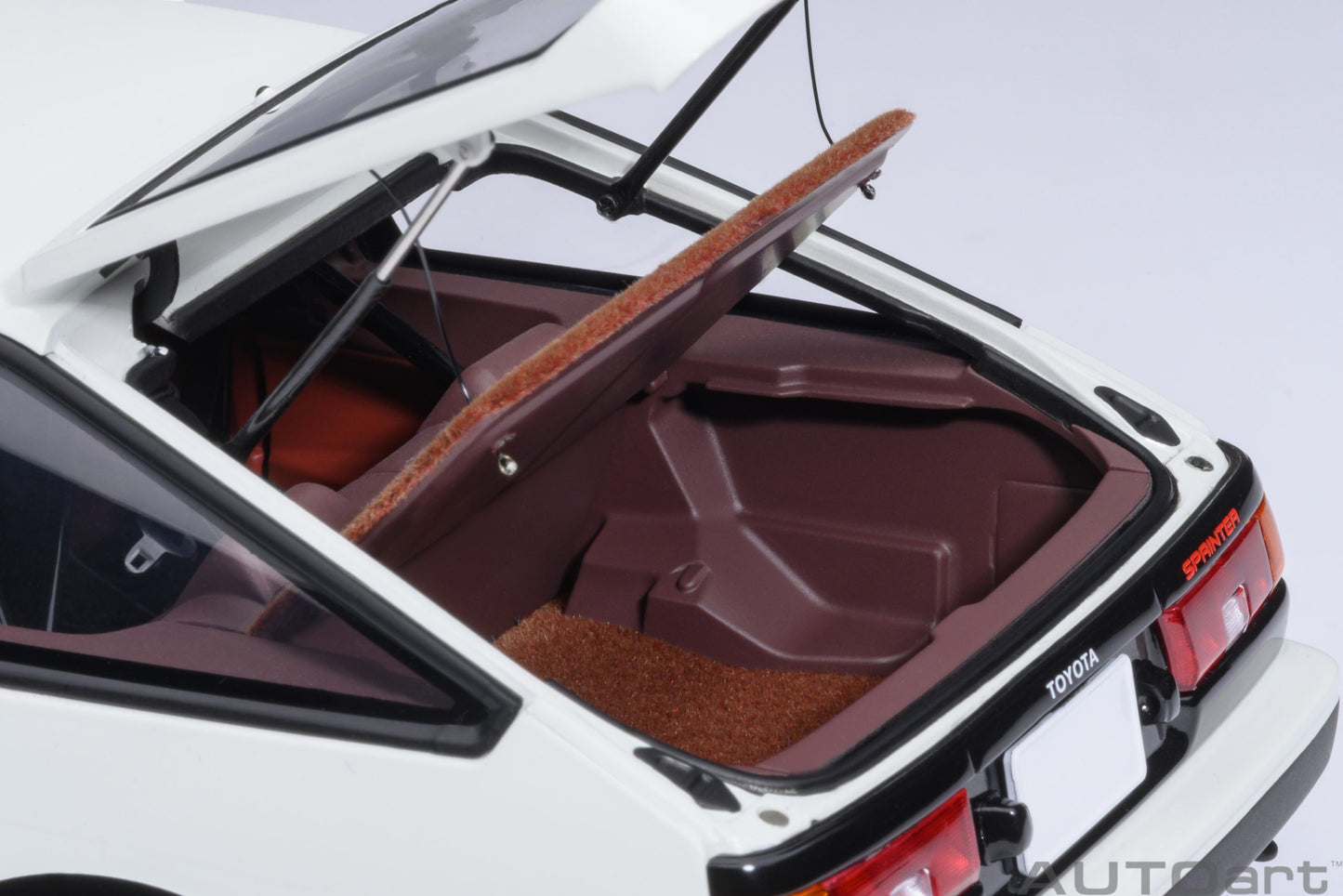 *Precomanda Macheta auto Toyota Sprinter Trueno (AE86) “Project D” Final version 30th ann 1:18 AutoArt