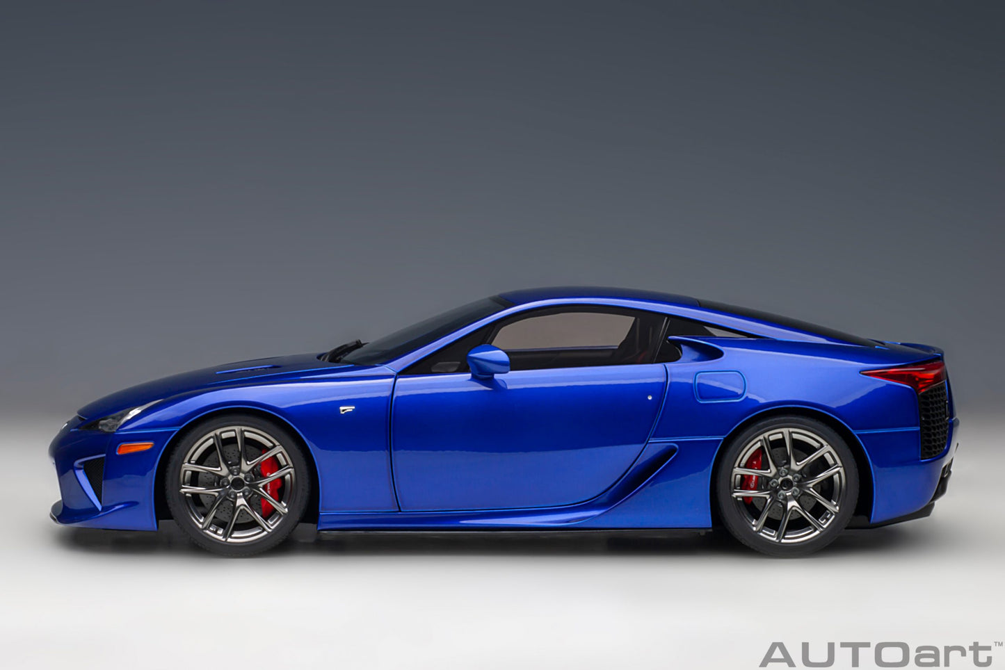 Macheta auto Lexus LFA (2010) 1:18 AutoArt