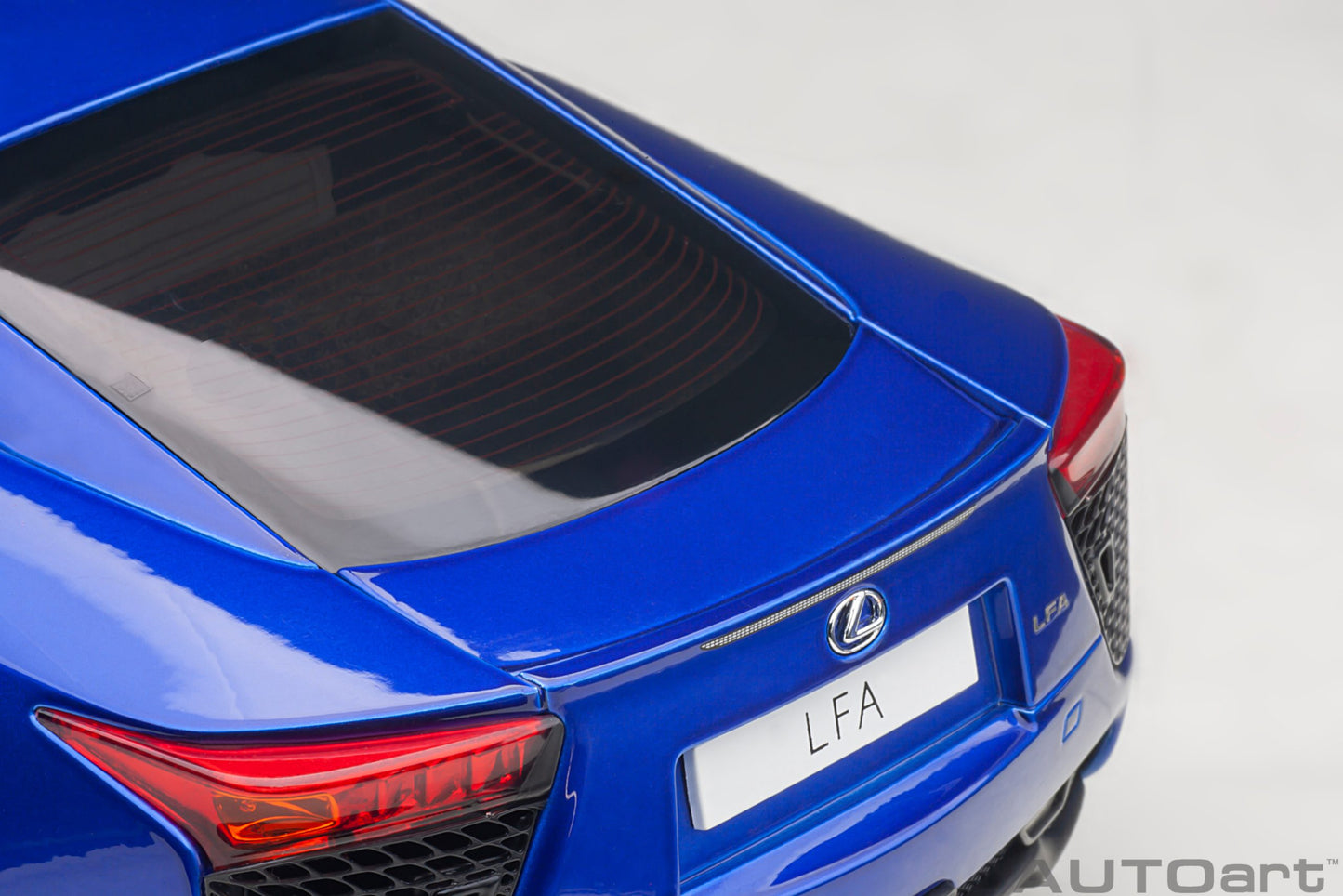 Macheta auto Lexus LFA (2010) 1:18 AutoArt