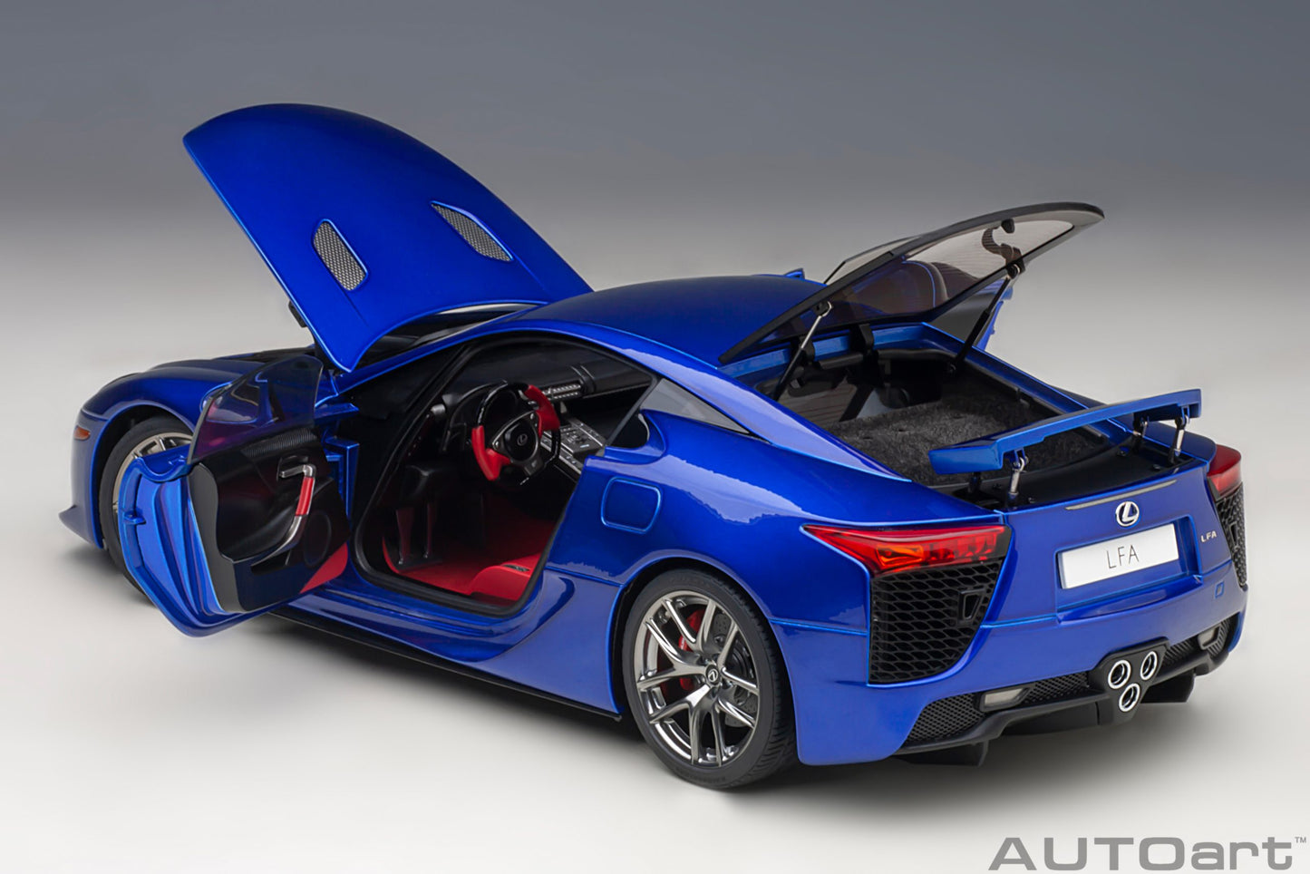 Macheta auto Lexus LFA (2010) 1:18 AutoArt