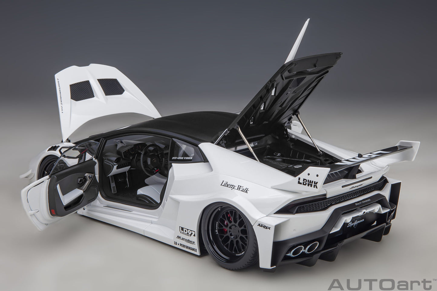 Macheta auto Liberty Walk LB Silhouette Lamborghini Huracan GT (2019) 1:18 AutoArt