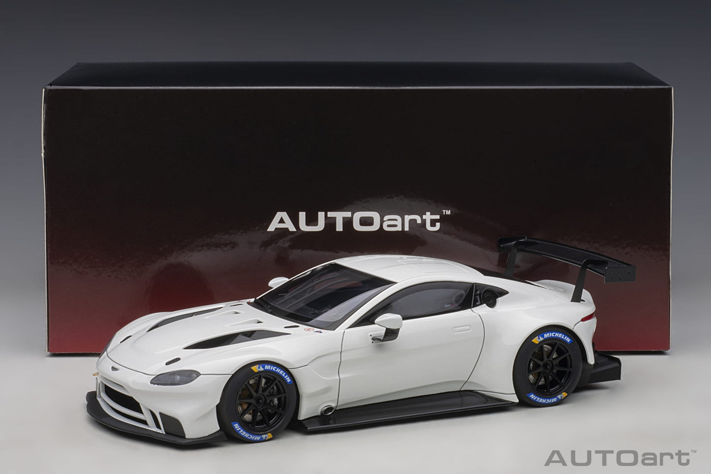 Macheta auto Aston Martin Vantage GTE Plain Body Version 1:18 AutoArt