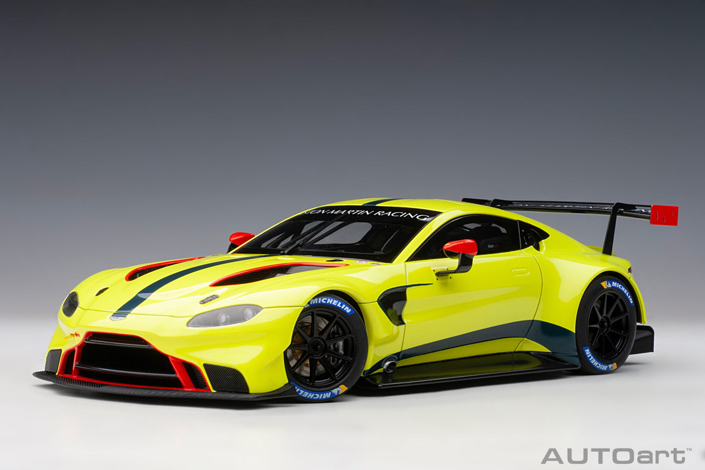 Macheta auto Aston Martin Vantage GTE Presentation Car 1:18 AutoArt