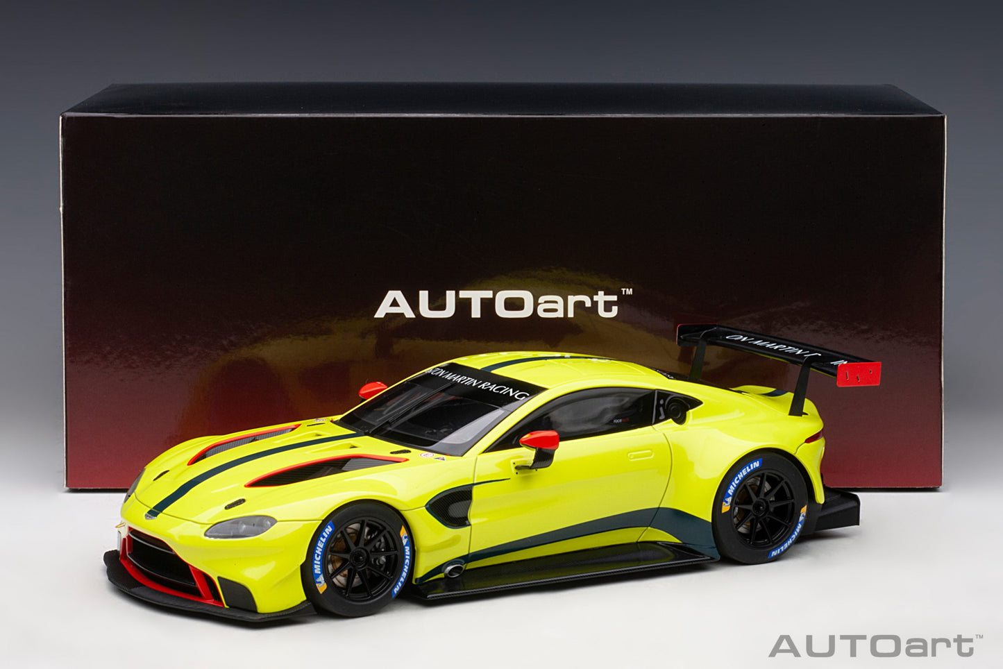 Macheta auto Aston Martin Vantage GTE Presentation Car 1:18 AutoArt