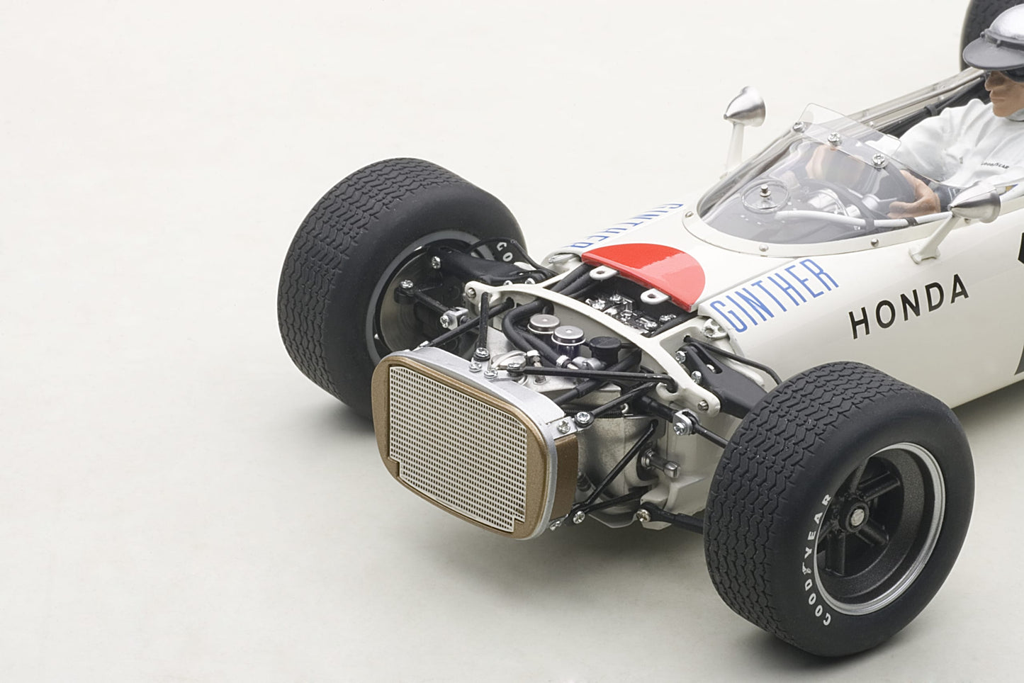 Macheta auto Honda RA272 F1 Grand Prix Mexico 1965 #11 (with driver figurine) 1:18 AutoArt