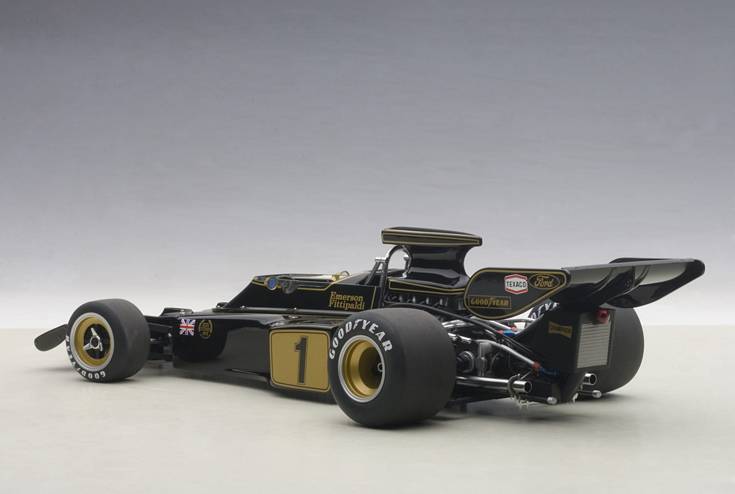 Macheta auto Lotus 72E F1 1973 #1 E.Fittipaldi 1:18 AutoArt