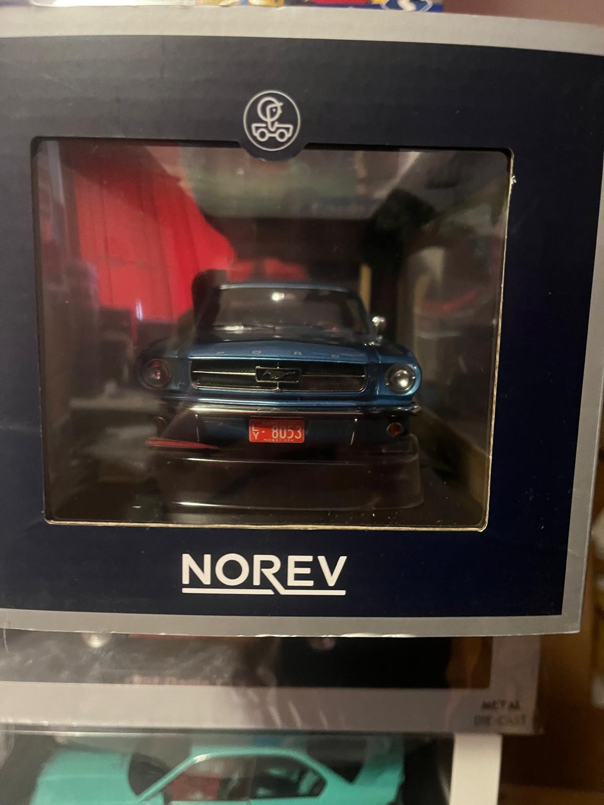 *Defecta Macheta auto Ford Mustang Hardtop Coupe (1965) 1:18 Norev  *Defecta