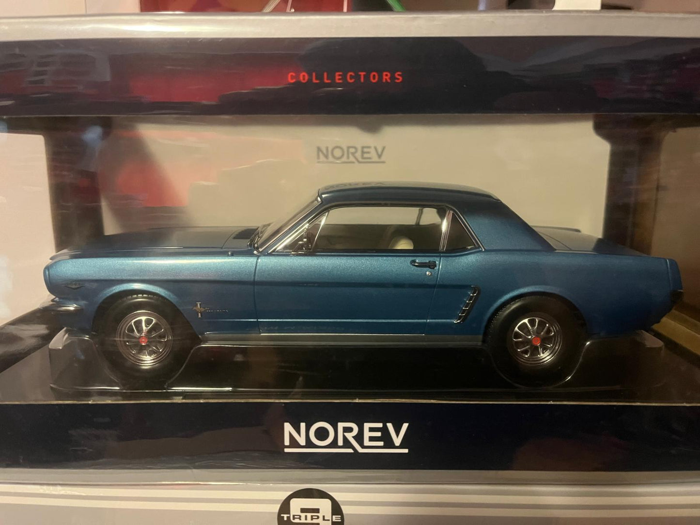 *Defecta Macheta auto Ford Mustang Hardtop Coupe (1965) 1:18 Norev  *Defecta