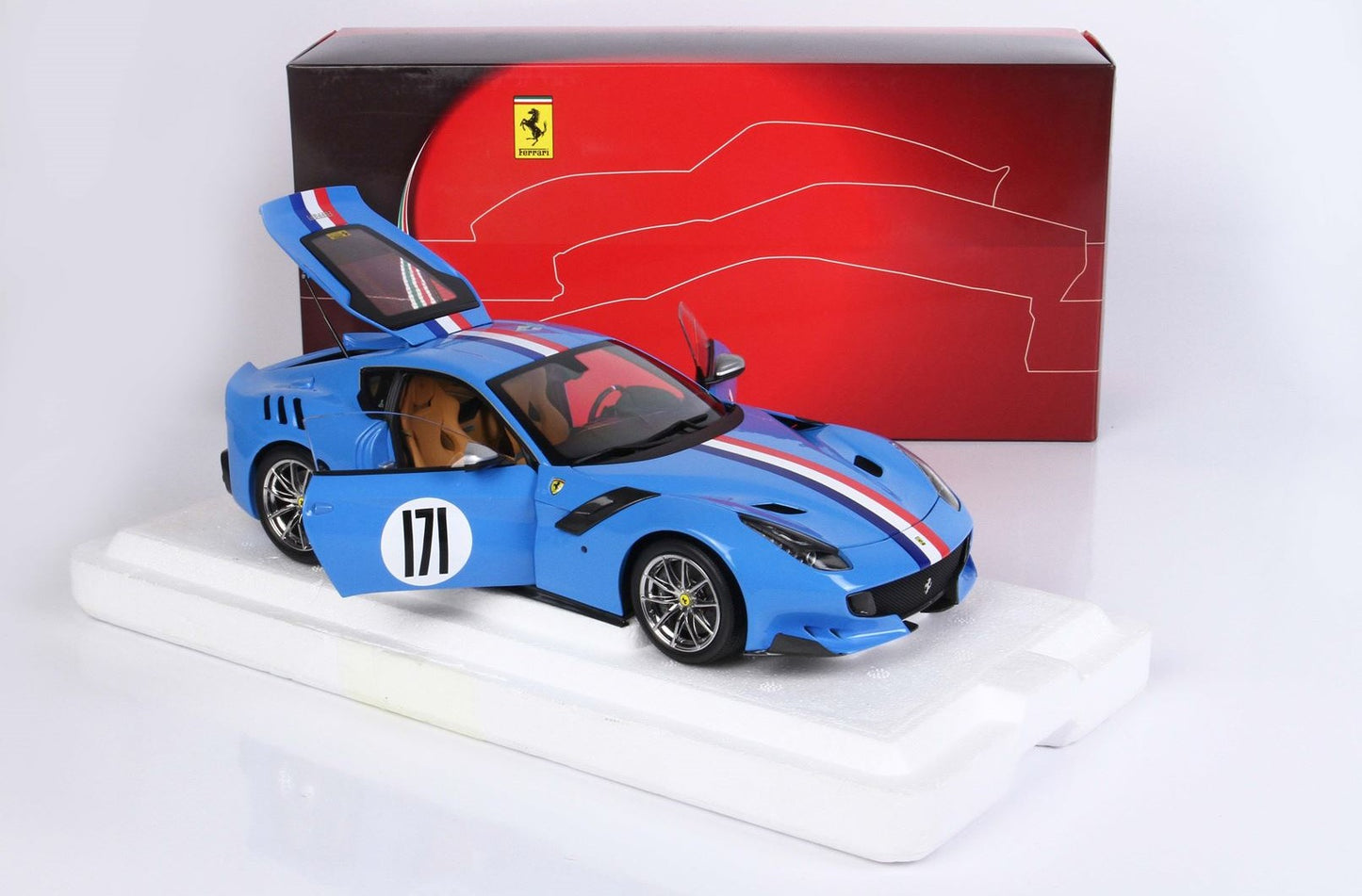 Macheta auto Ferrari F12 TDF (2016) 1:18 BBR