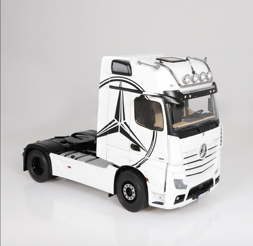 Macheta auto Mercedes-Benz Actros GigaSpace 4x2 (2018) 1:18 NZG