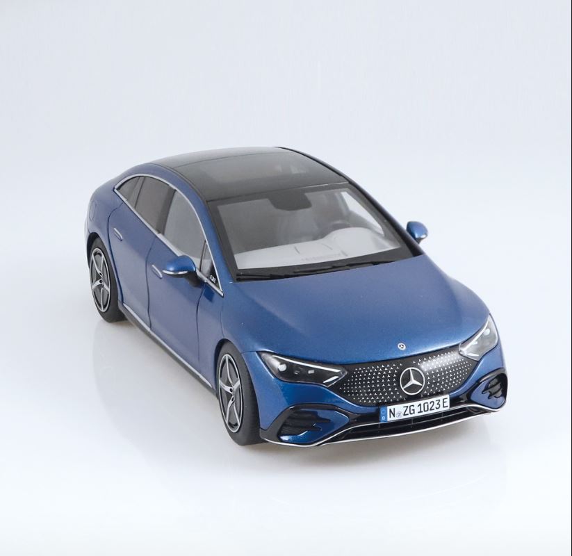 Macheta auto Mercedes-EQ EQE (V295) (2022) 1:18 NZG