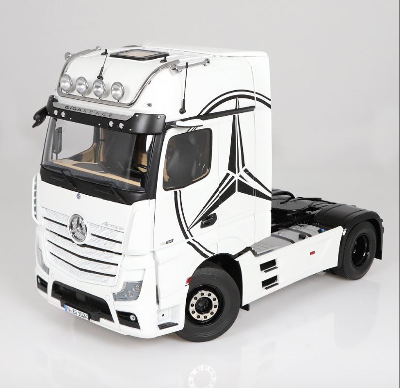 Macheta auto Mercedes-Benz Actros GigaSpace 4x2 (2018) 1:18 NZG