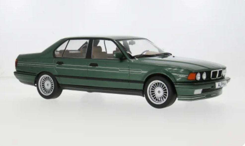 Macheta BMW Alpina B11 3,5 1992 scara 1:18 MCG verde metal