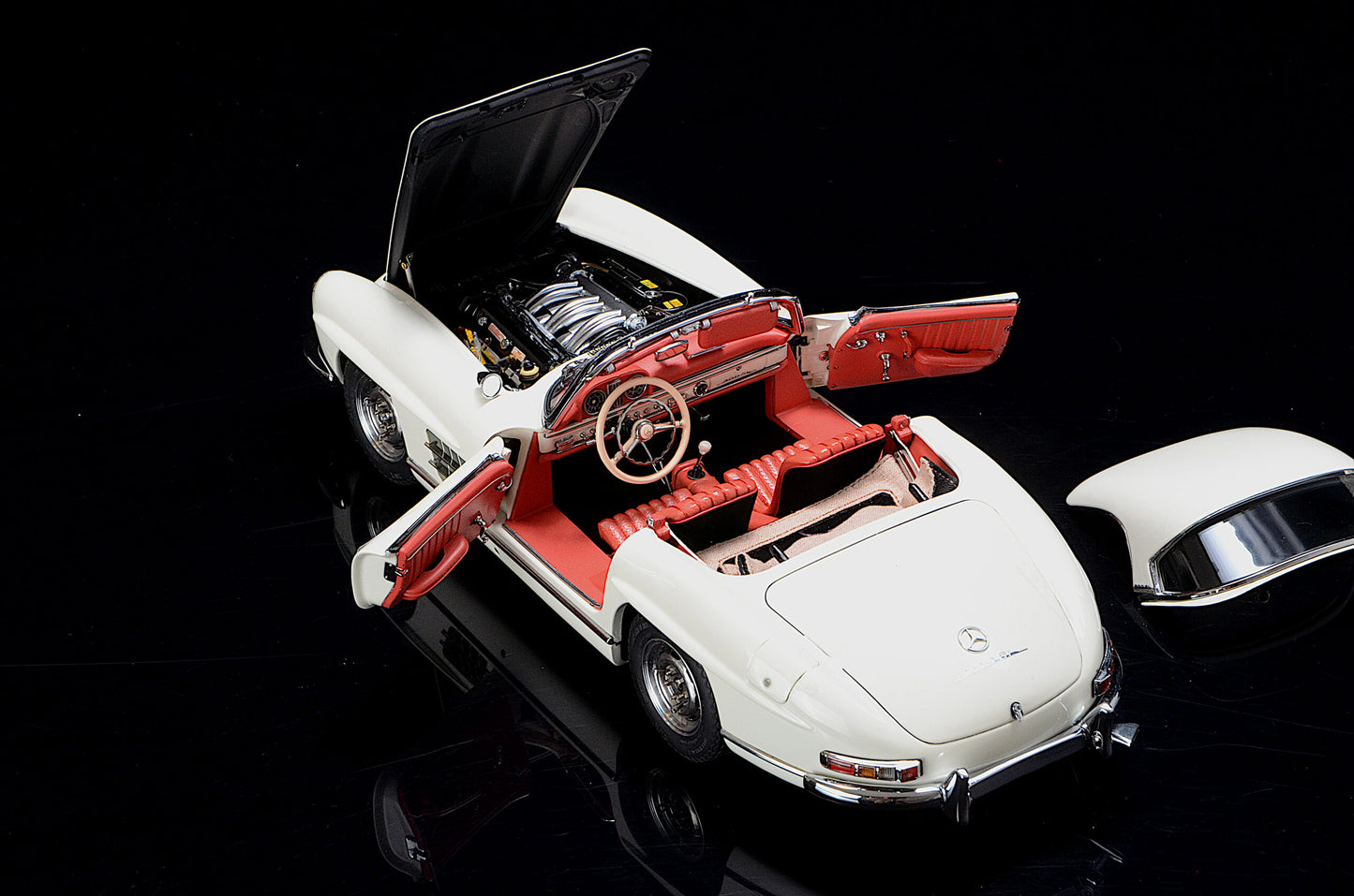 Macheta auto Mercedes-Benz 300 SL, W198, Hardtop, white 1:18 CMC