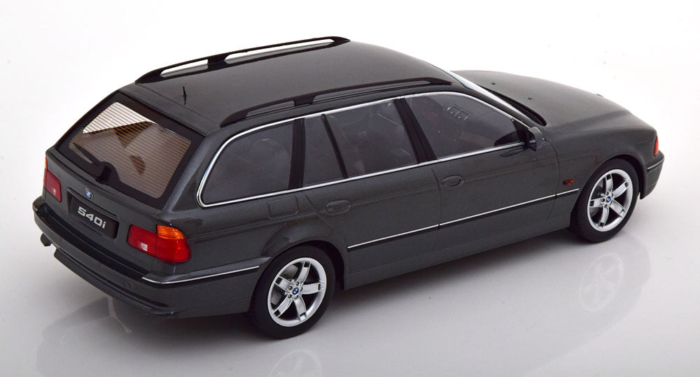 Macheta auto BMW 520i E39 Touring (1997) 1:18 KK-Scale