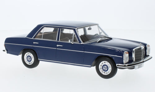 Macheta auto Mercedes 200 D (W115)  (1968) 1:24 WhiteBox