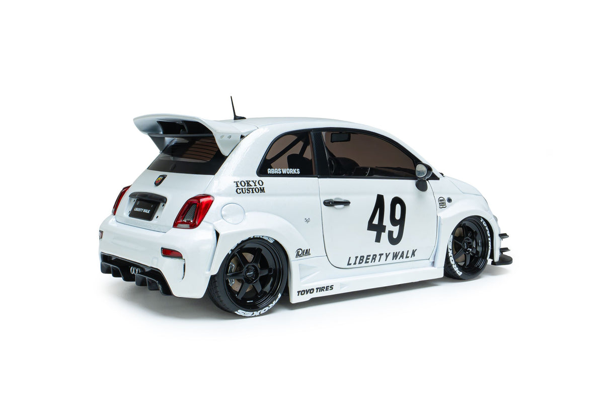 *Precomanda  Macheta auto FIAT 500 Abarth Liberty Walk Body KIT 2025 1:18 Solido