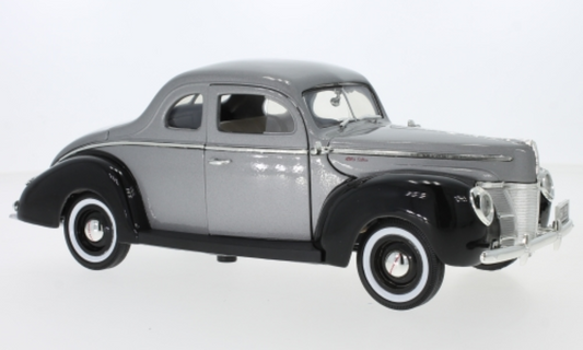 Macheta auto Ford Deluxe 1940 1:18 MotorMax