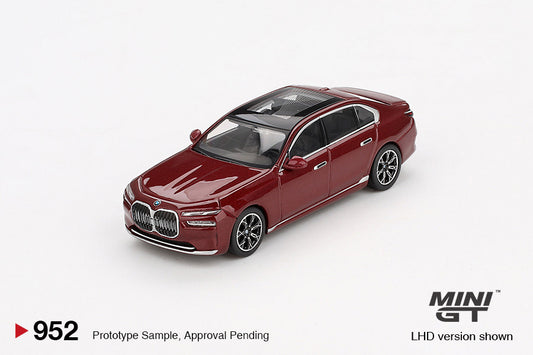 Macheta auto BMW i7 xDrive60 Aventurin, Red, 2023 (LHD)  1:64 MIniGT