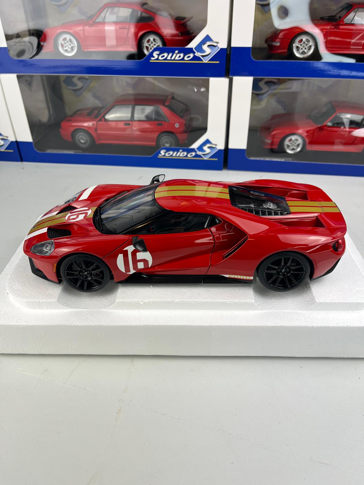 *Defecta Macheta auto Ford GT 2022 Alan Mann Heritage Edition (Alan Mann Red) (2022) 1:18 AutoArt *Defecta
