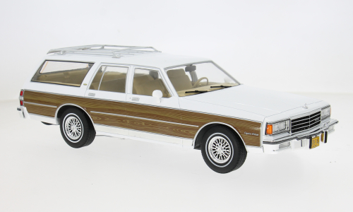 Macheta Chevrolet Caprice Estate Wagon 1985 alb 1:18 MCG
