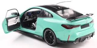 Macheta auto BMW M4 Performance Parts verde metal 1:18 cu deschidere usi Solido
