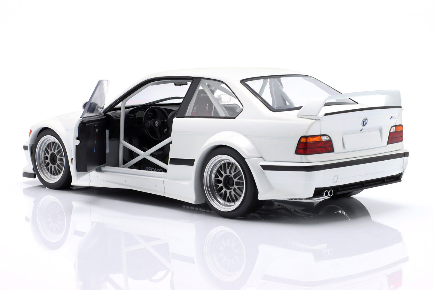 Macheta auto BMW M3 (E36) GTR Plain Body Version, White, 1993 1:18 WERK83