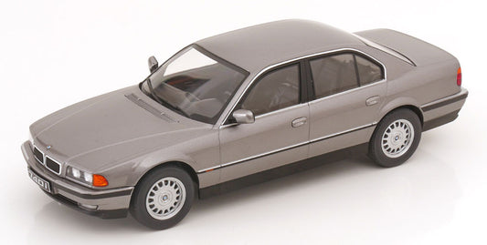 Macheta auto BMW 740i E38 (1994) 1:18 KK-Scale