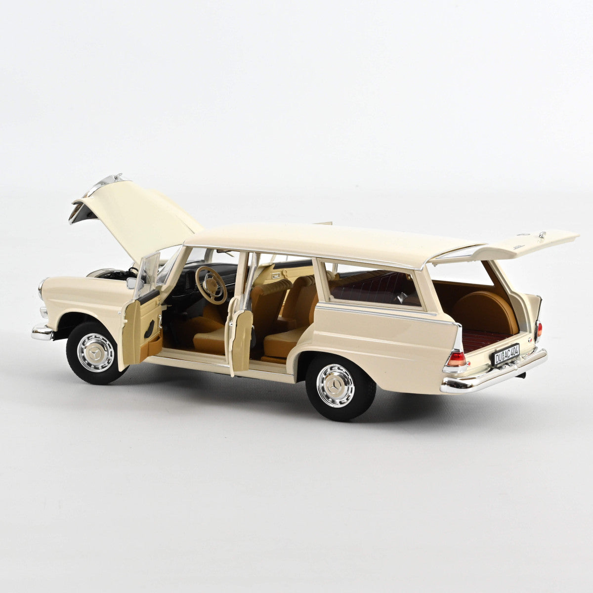 Macheta auto Mercedes-Benz 200 Universal (1966) 1:18 Norev