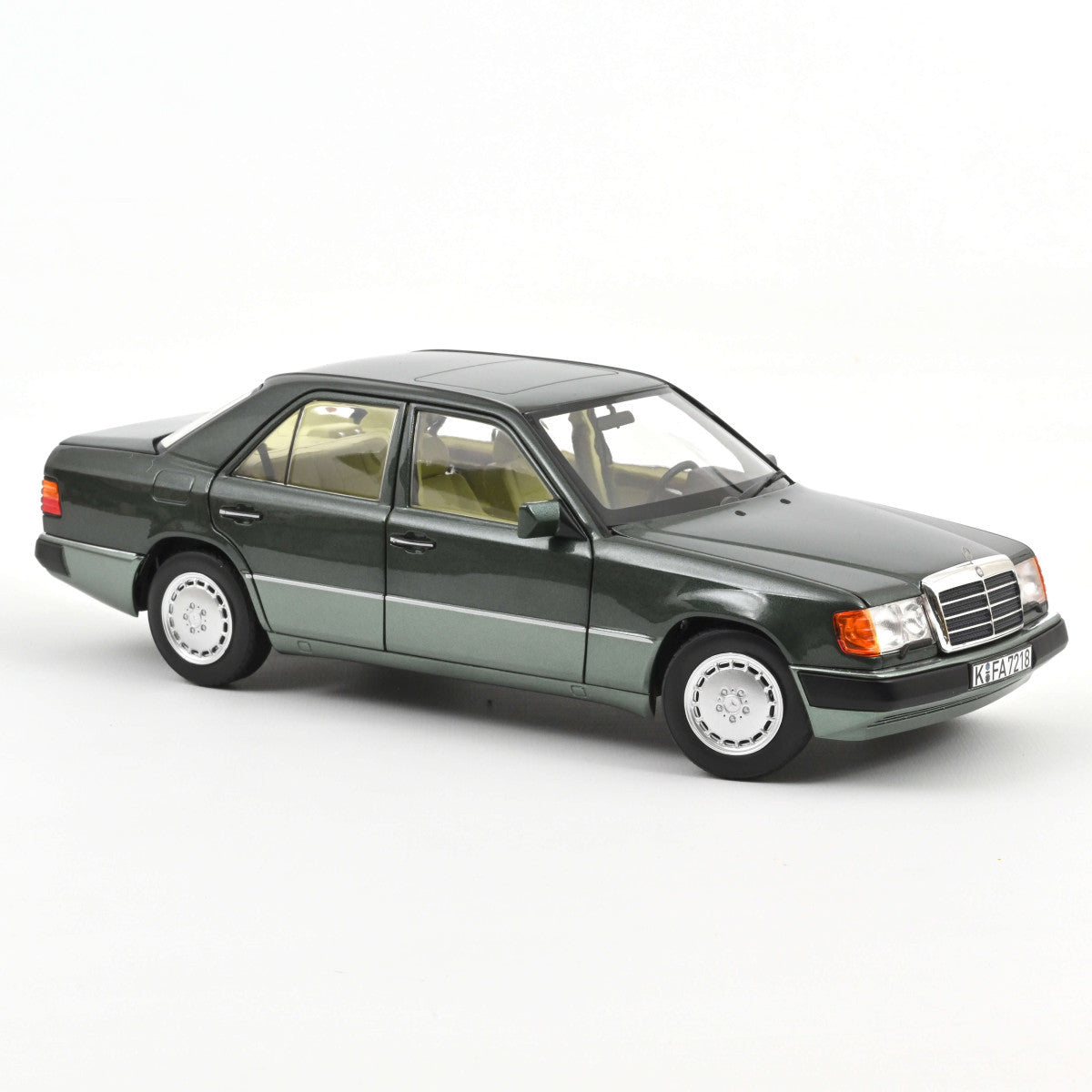 Mercedes-Benz 230 E 1990 Night Green metallic model car 1:18 Norev