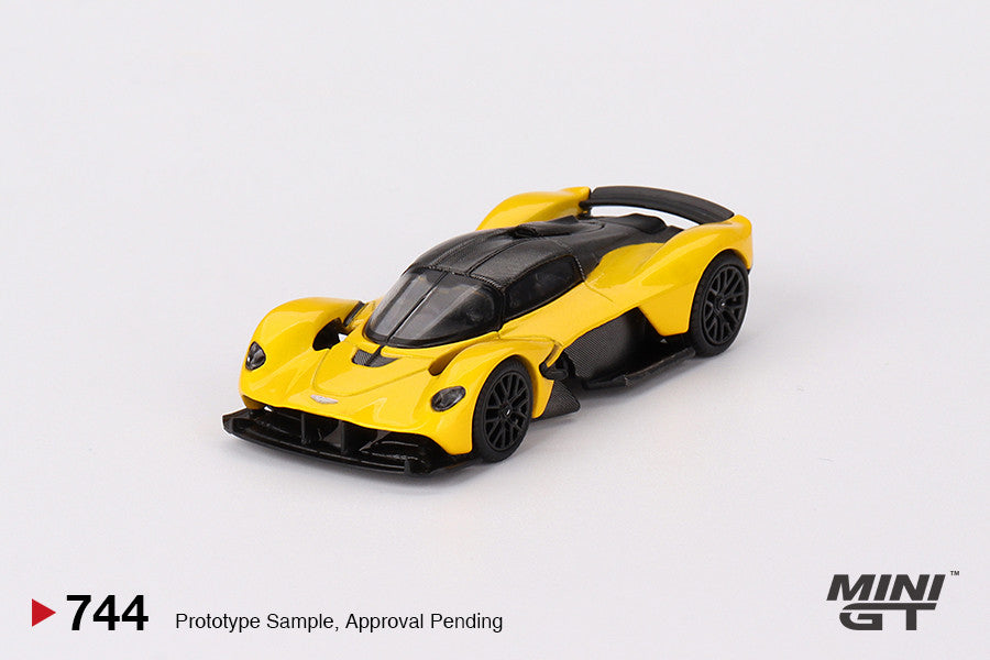 Macheta auto Aston Martin Valkyrie Sunburst Yellow 2023 (LHD) 1:64 MIniGT